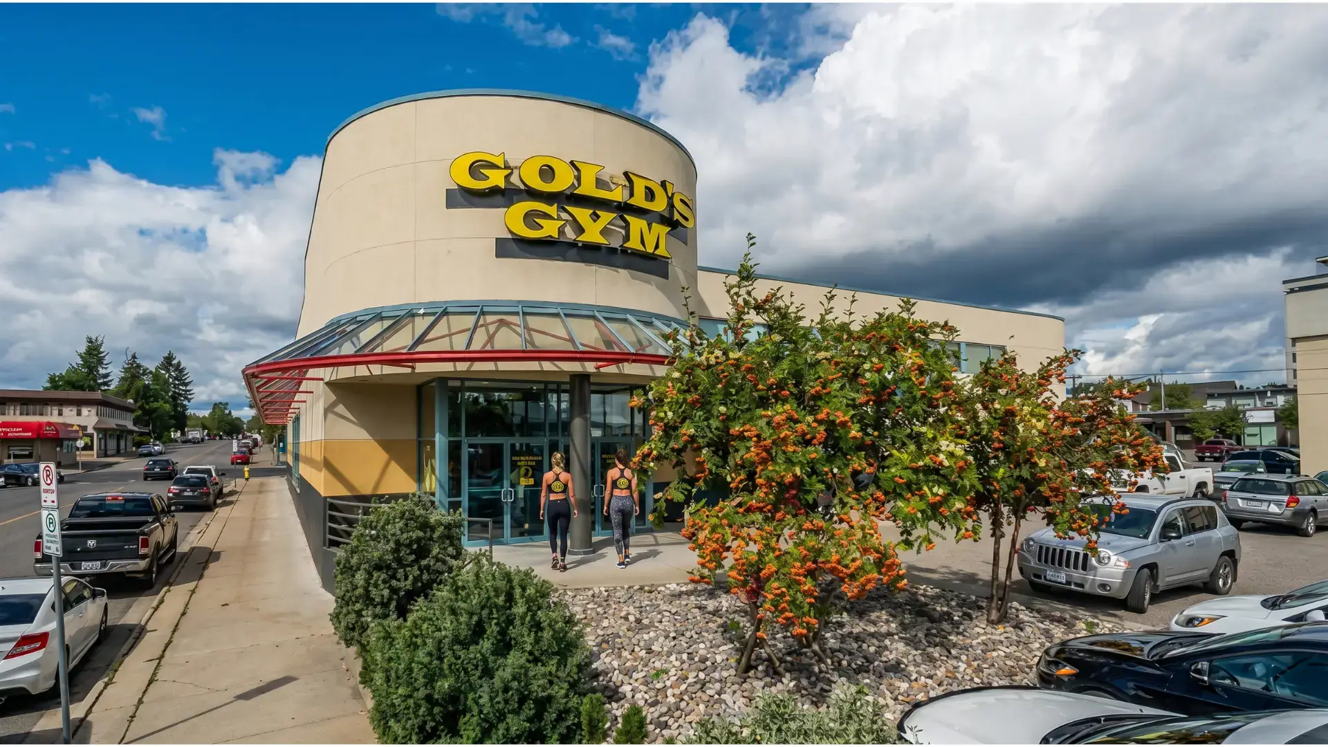 Gold's Gym Prince George training floor